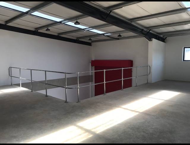 300M² WAREHOUSE TO LET IN GLEN ANIL